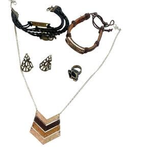 Lot of jewelry necklace bracelets ring and earrings hard metal, wood & leather